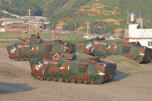 LVTH-6 American 105mm Self-Propelled Howitzer (SPH) (C)